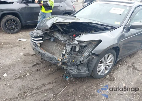 2011 Honda Accord 2.4 Ex z USA, uszkodzony, nr VIN 1HGCP2F75BA073517